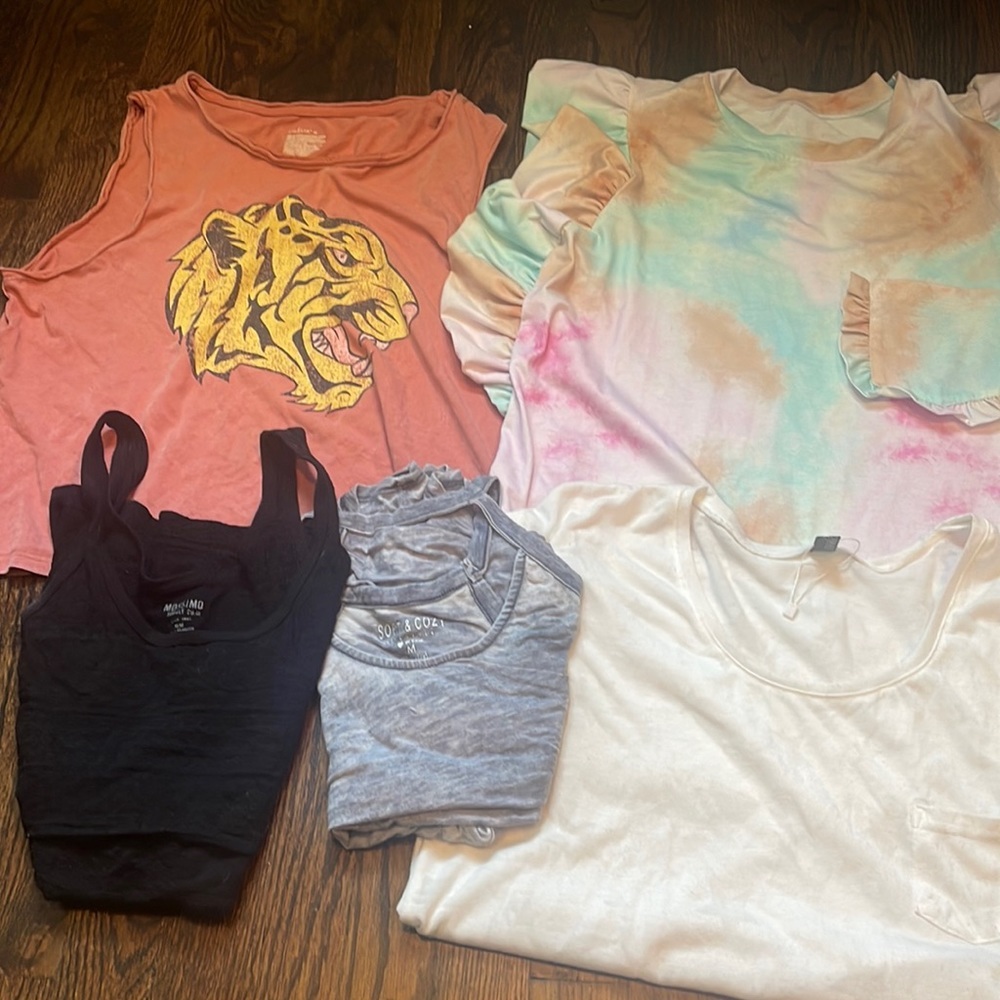 Women’s tops size medium - Picture 1 of 9
